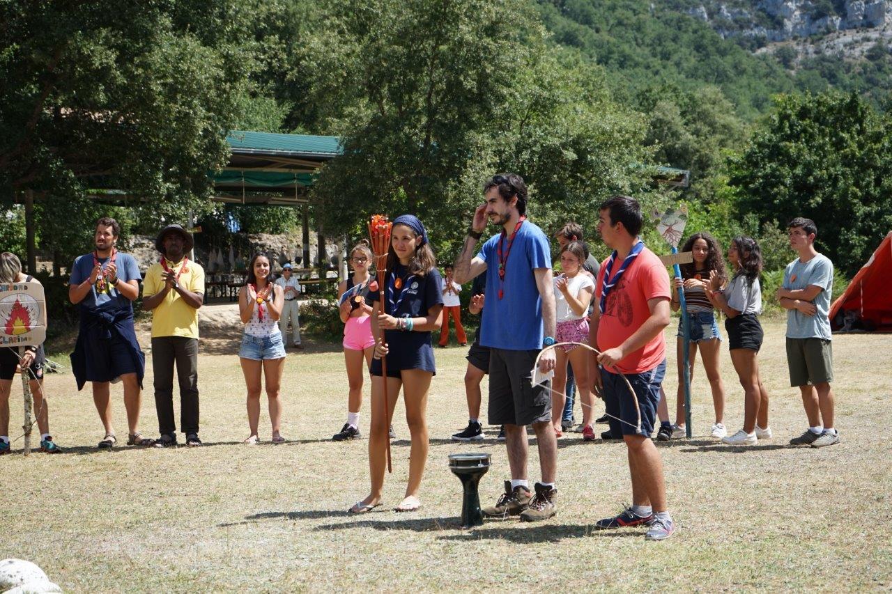 Jóvenes de Juventud Idente compartiendo una actividad